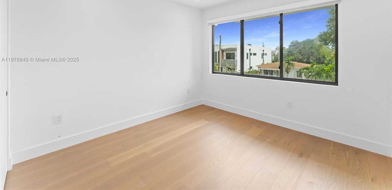 Small Image of 3130 PLAZA ST #2, Miami Number 23