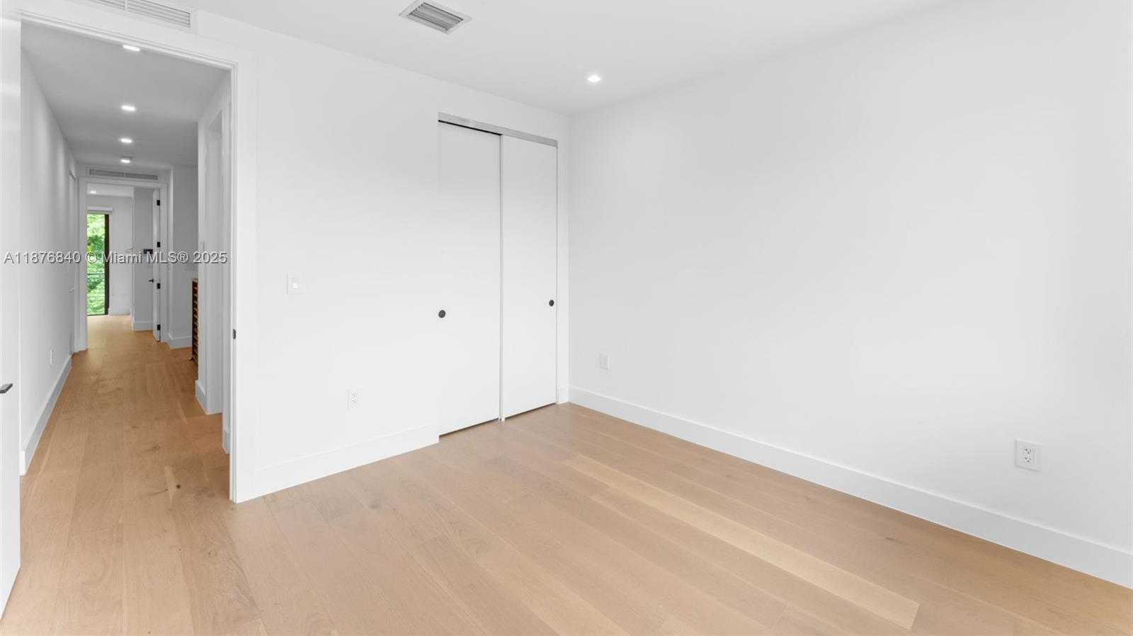 Small Image of 3130 PLAZA ST #2, Miami Number 24