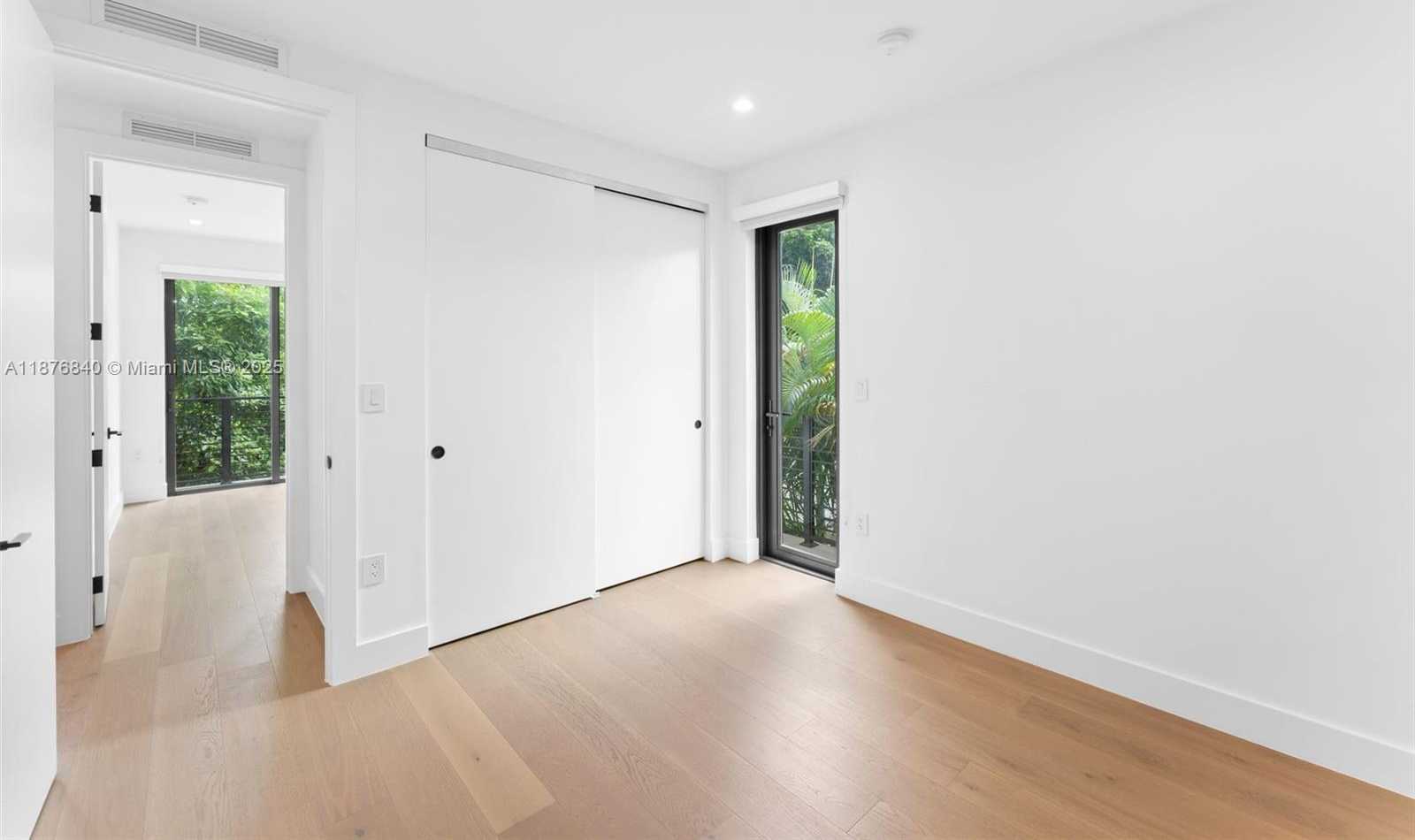 Small Image of 3130 PLAZA ST #2, Miami Number 25