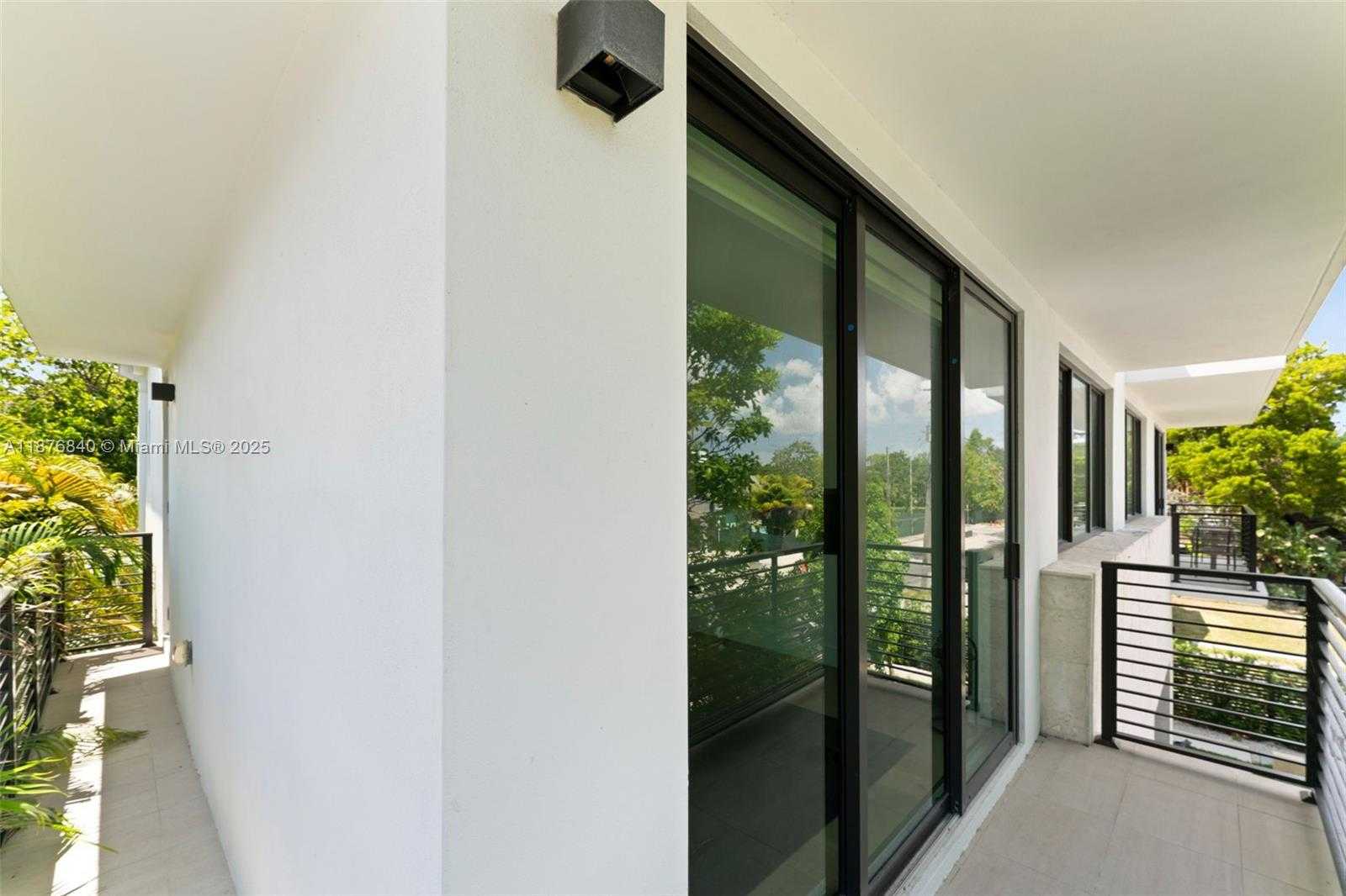 Small Image of 3130 PLAZA ST #2, Miami Number 29