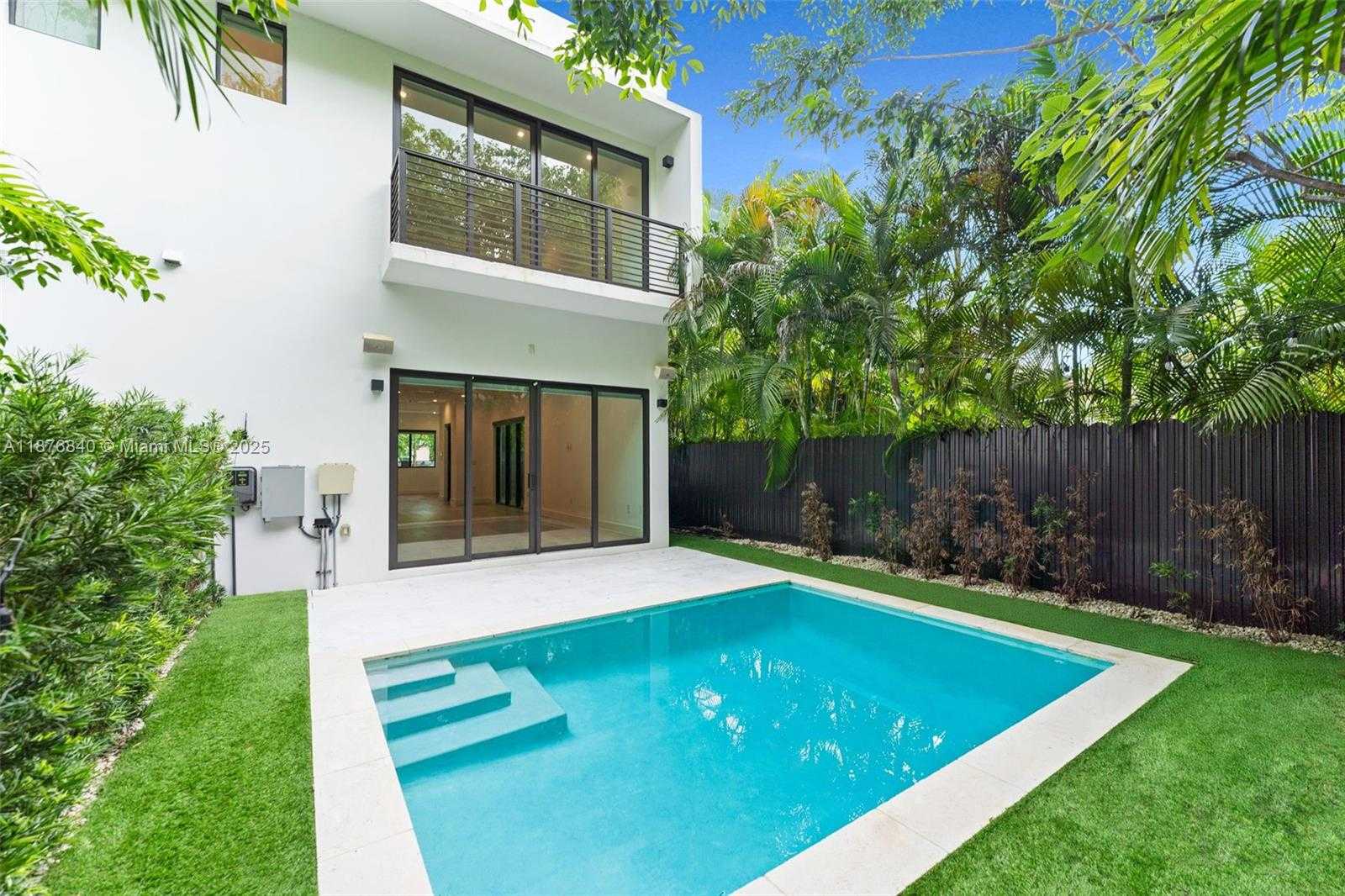 Small Image of 3130 PLAZA ST #2, Miami Number 30