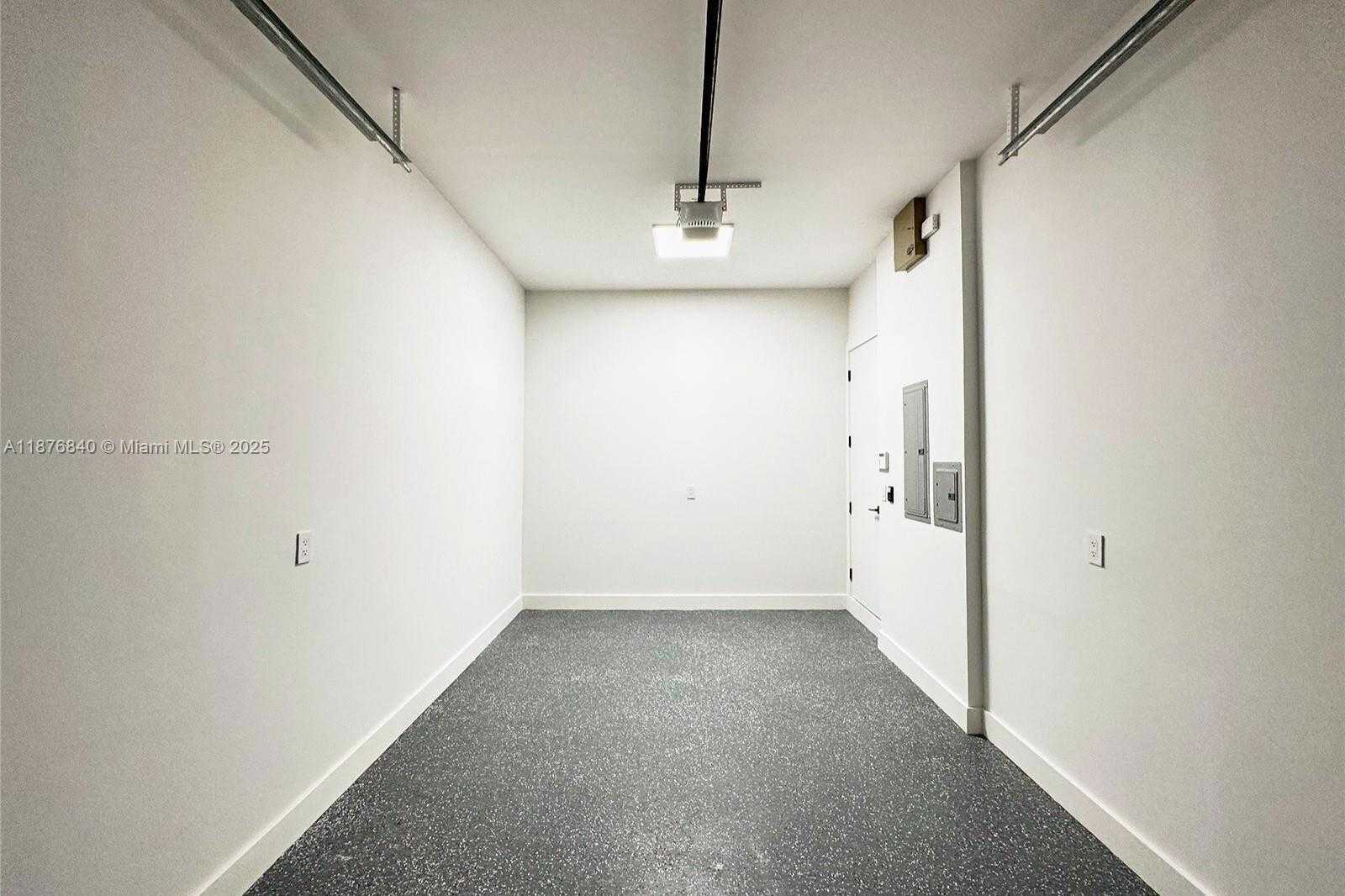 Small Image of 3130 PLAZA ST #2, Miami Number 32