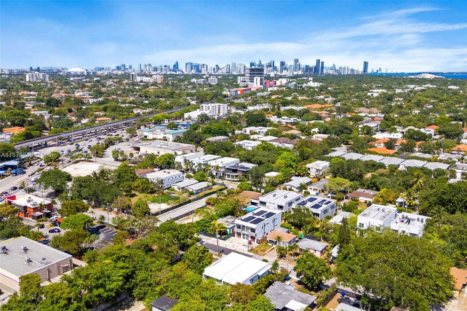 Small Image of 3130 PLAZA ST #2, Miami Number 36