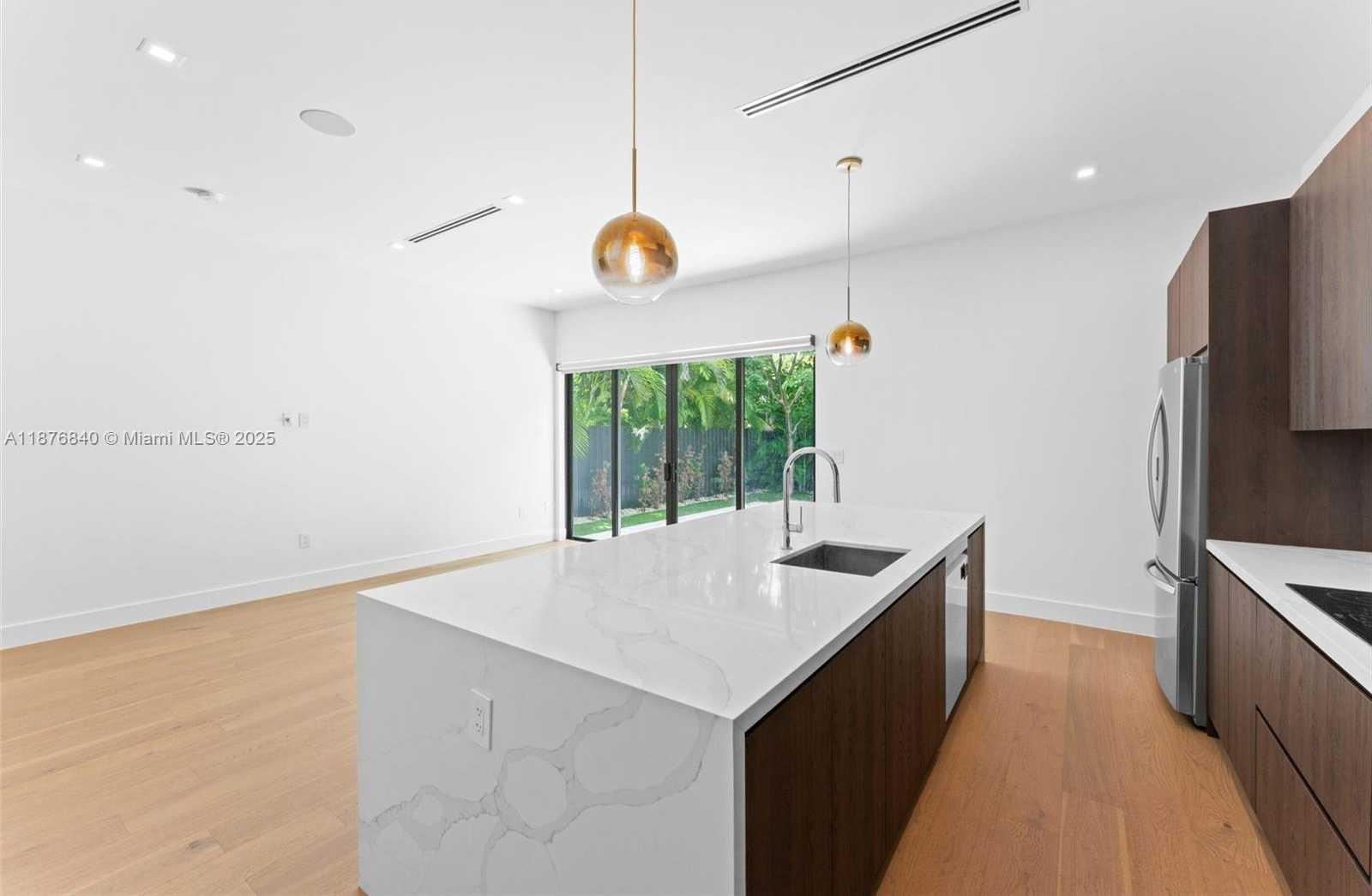 Small Image of 3130 PLAZA ST #2, Miami Number 9