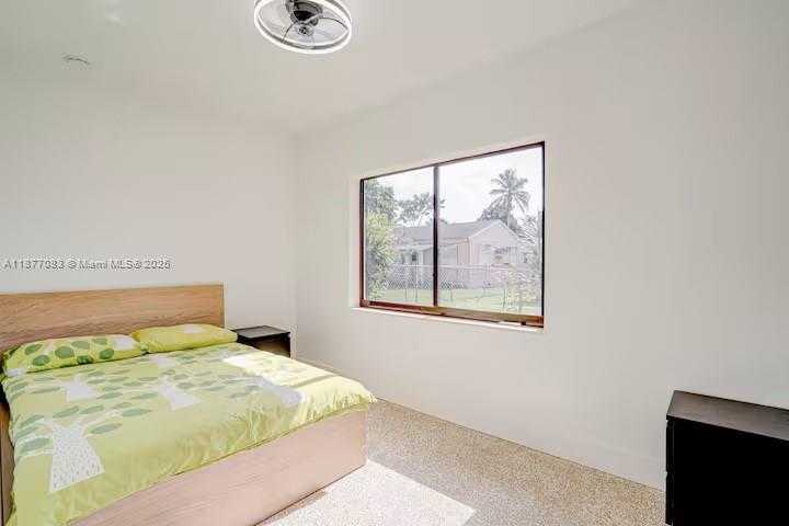 Small Image of Miami Number 12