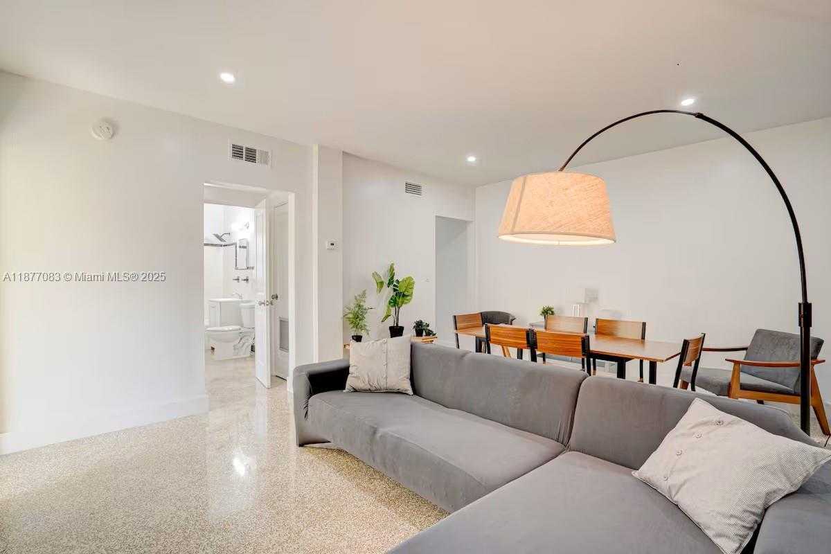 Small Image of Miami Number 3