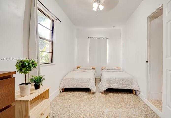 Small Image of Miami Number 5