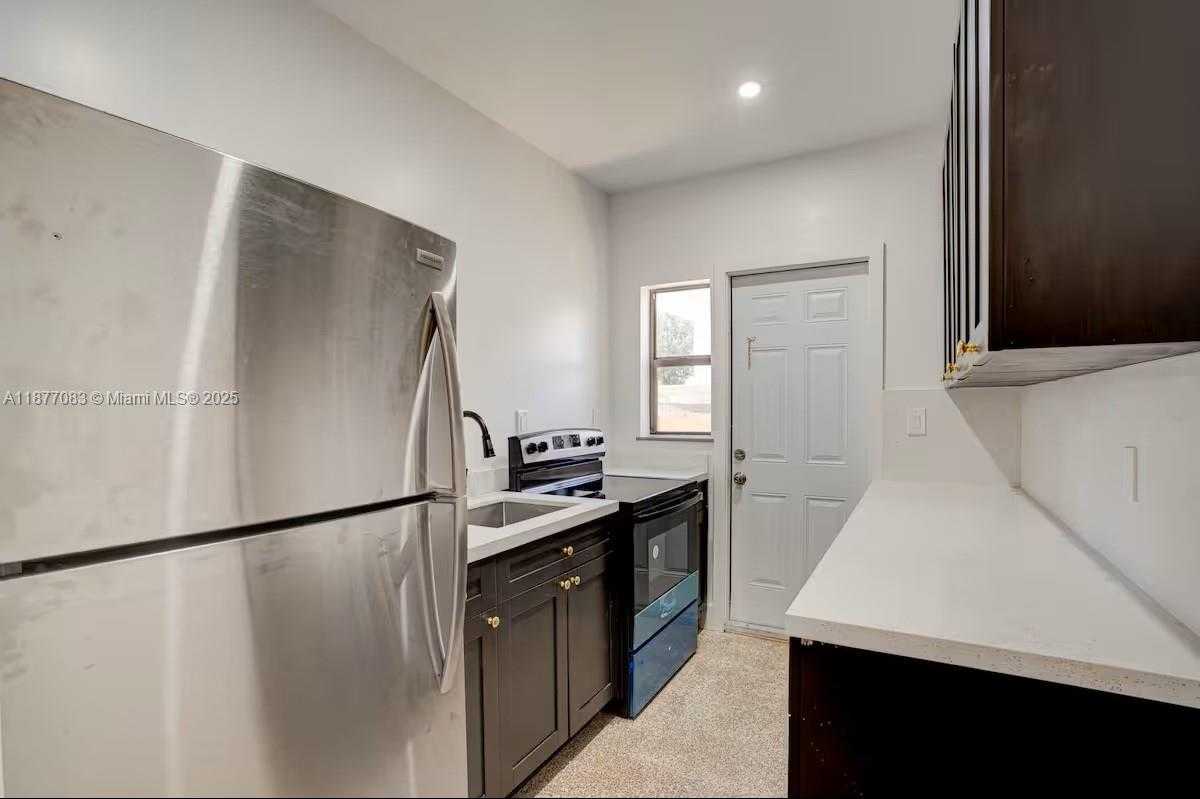 Small Image of Miami Number 6