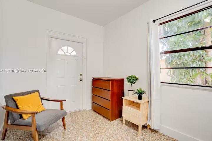 Small Image of Miami Number 7