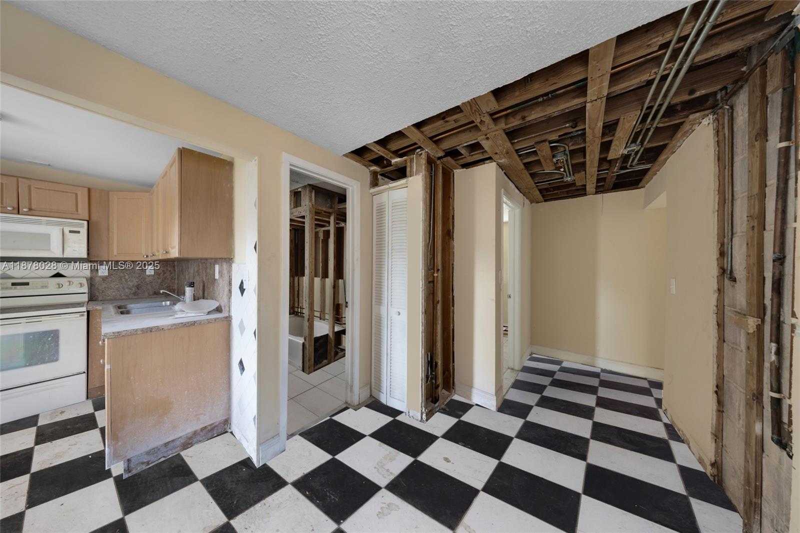Small Image of 227 NORTH WEST 17TH AVE, Miami Number 10