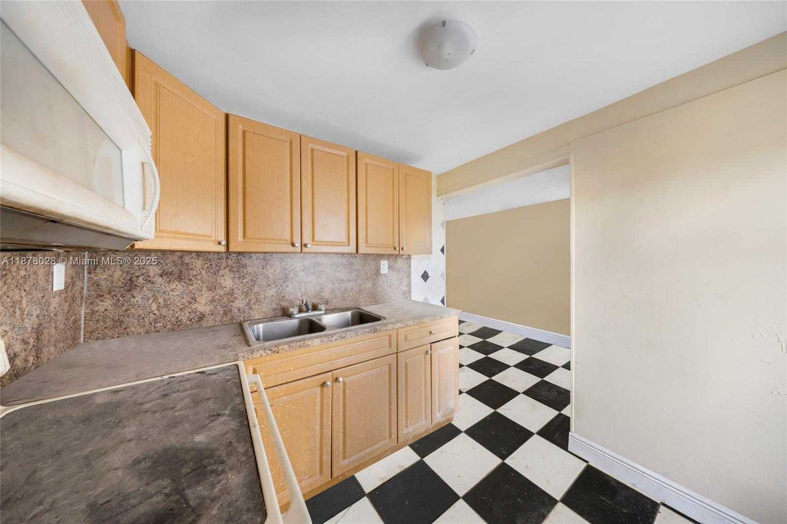 Small Image of 227 NORTH WEST 17TH AVE, Miami Number 12