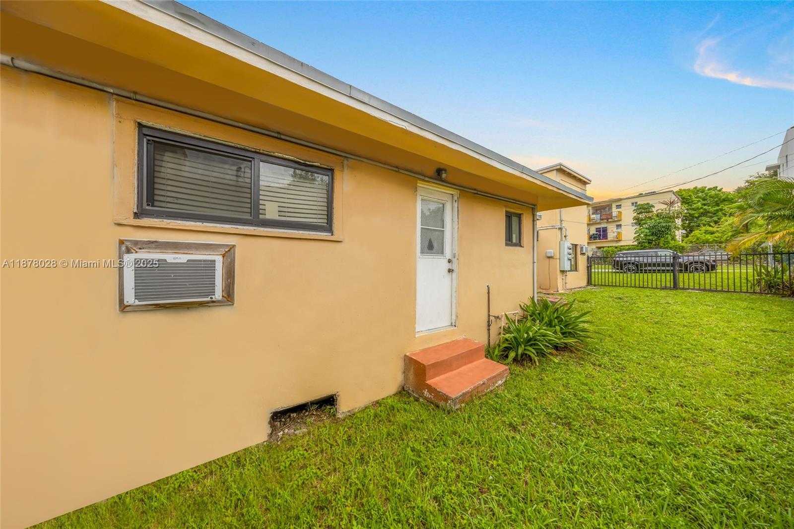 Small Image of 227 NORTH WEST 17TH AVE, Miami Number 17