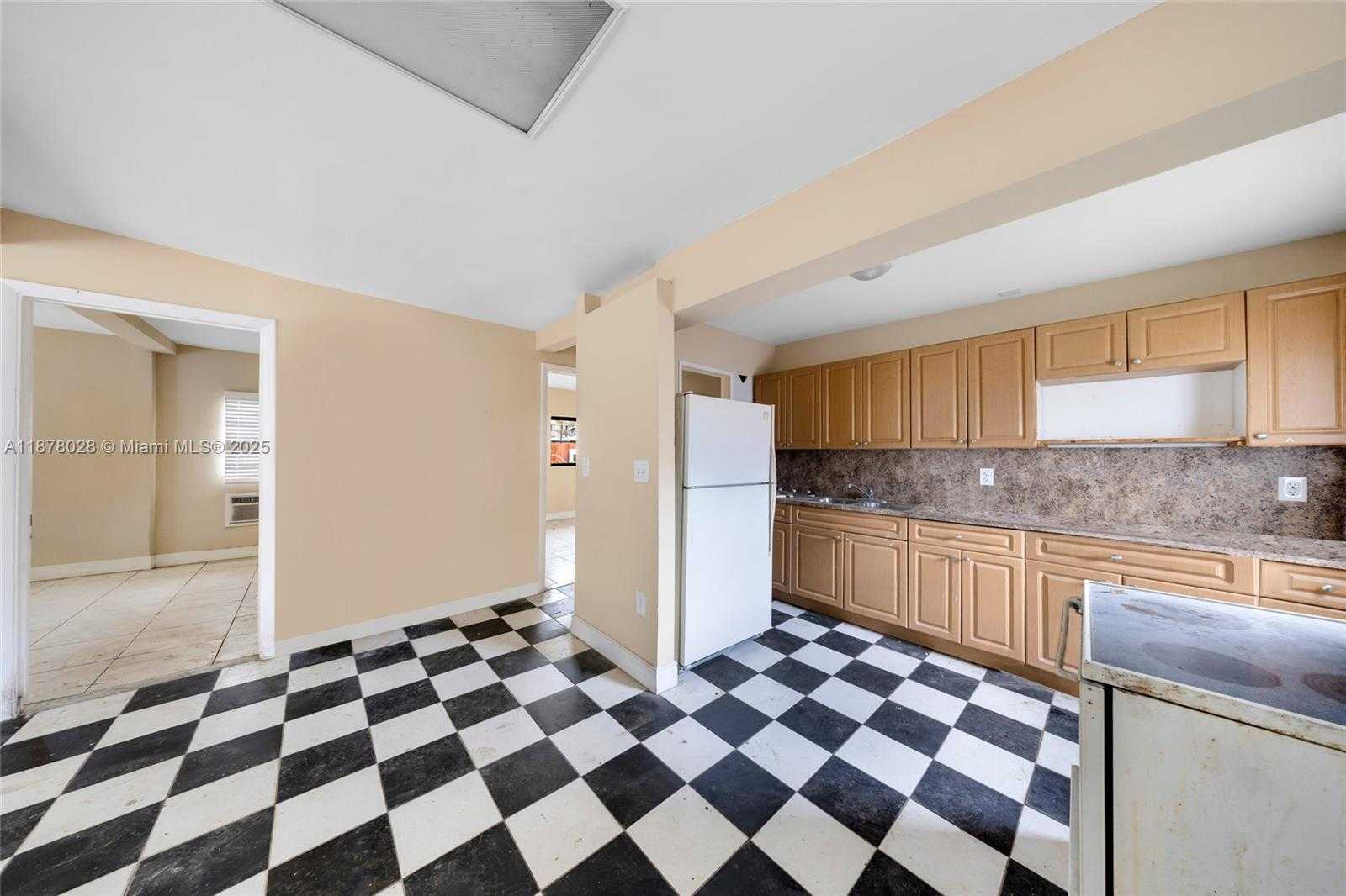 Small Image of 227 NORTH WEST 17TH AVE, Miami Number 4