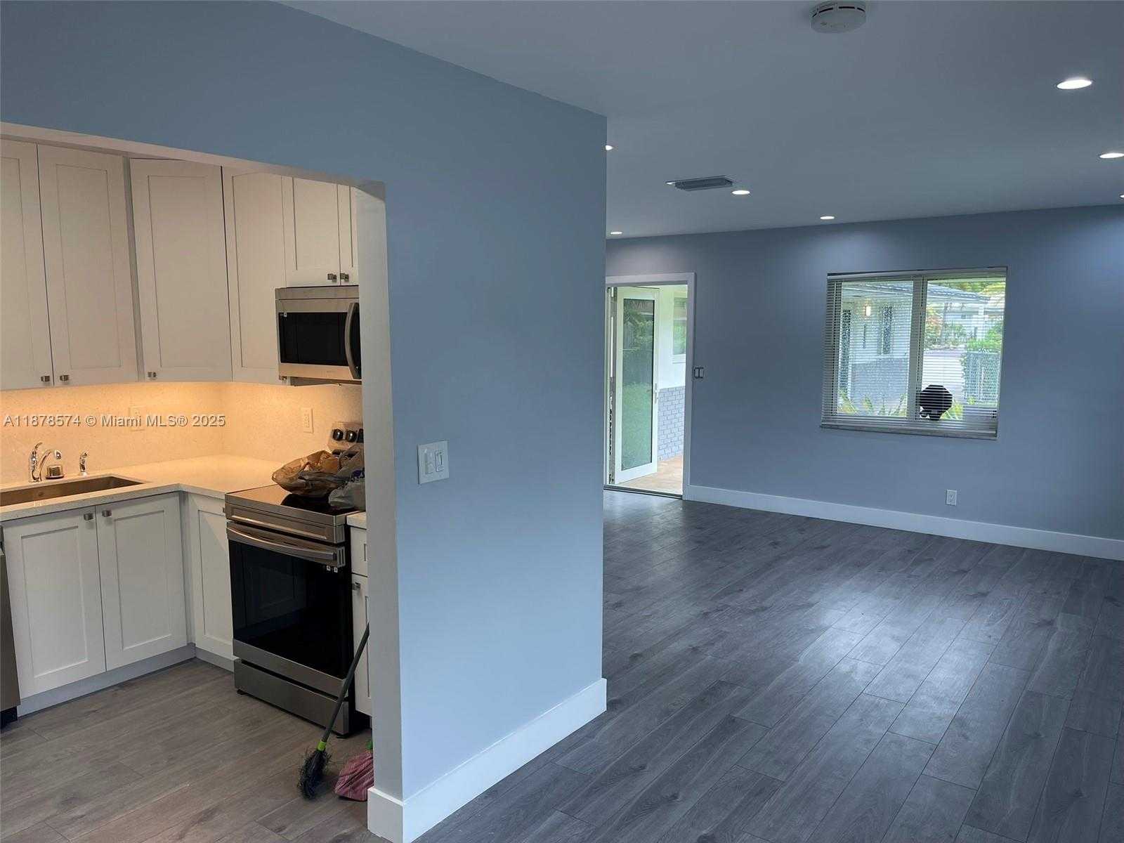 Small Image of 105 NORTH EAST 30TH CT #1 & 2 #2, Wilton Manors Number 17