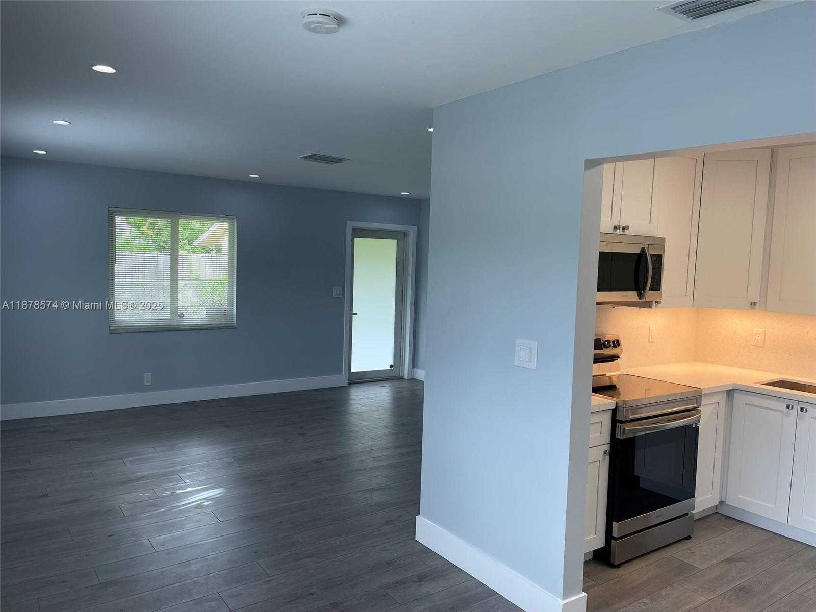 Small Image of 105 NORTH EAST 30TH CT #1 & 2 #2, Wilton Manors Number 4