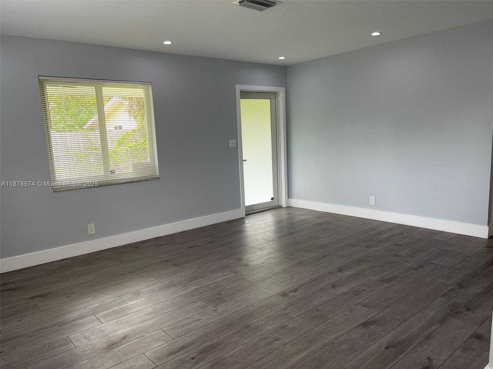 Small Image of 105 NORTH EAST 30TH CT #1 & 2 #2, Wilton Manors Number 6