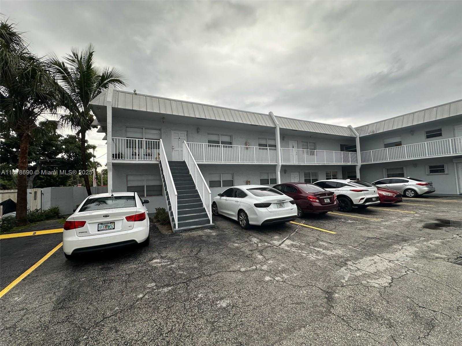 Small Image of 8 SOUTH EAST 19TH AVE, Pompano Beach Number 5