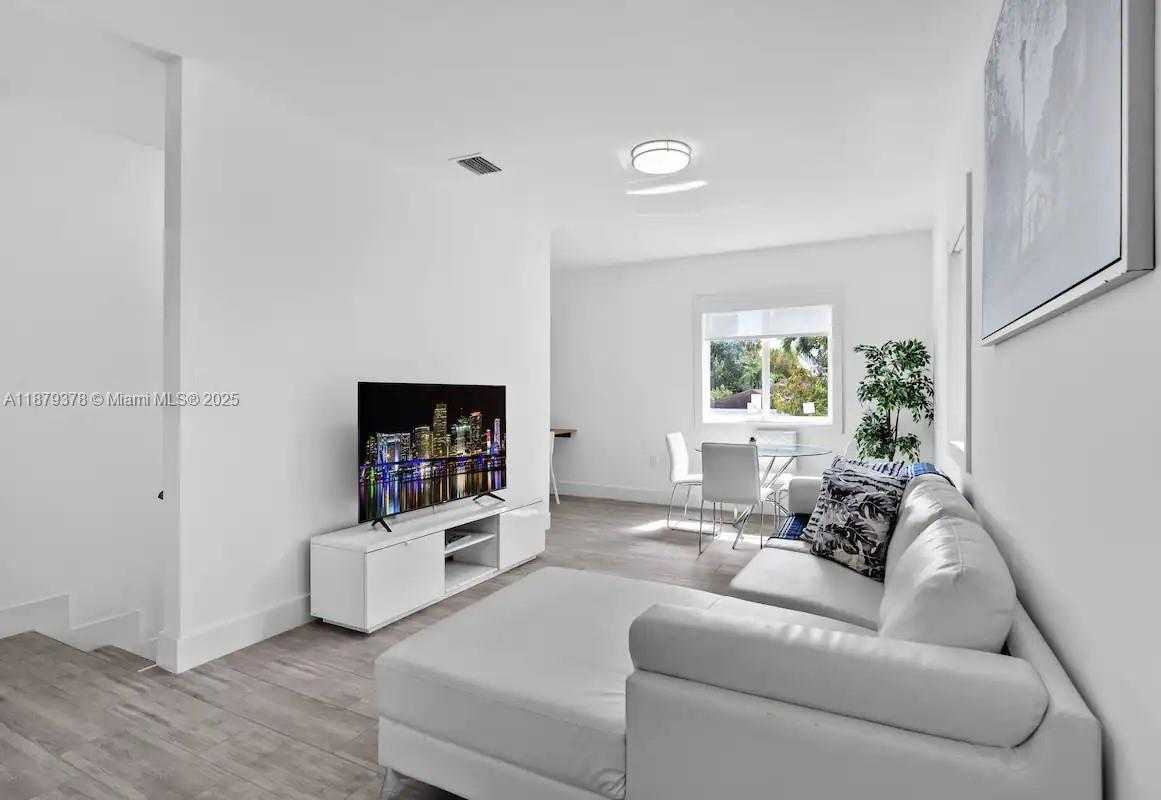 Small Image of 1117 SOUTH WEST 13TH ST, Miami Number 6