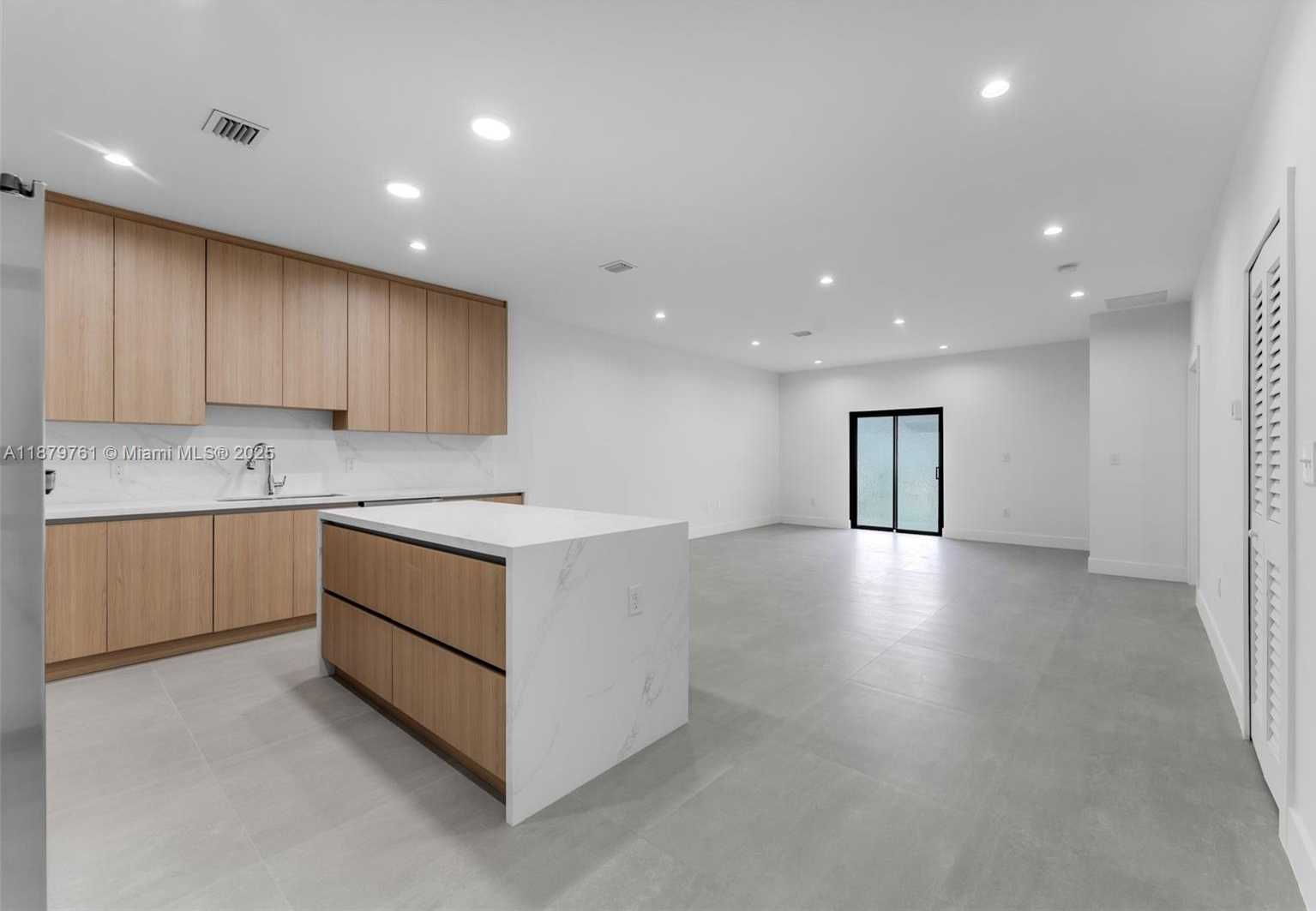 Small Image of Miami Number 10