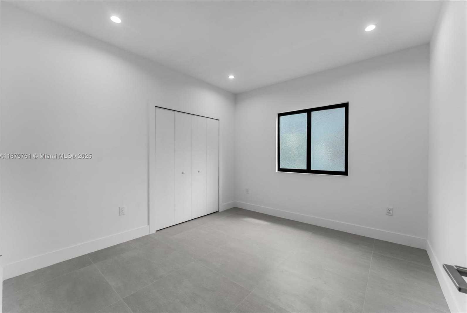 Small Image of Miami Number 19