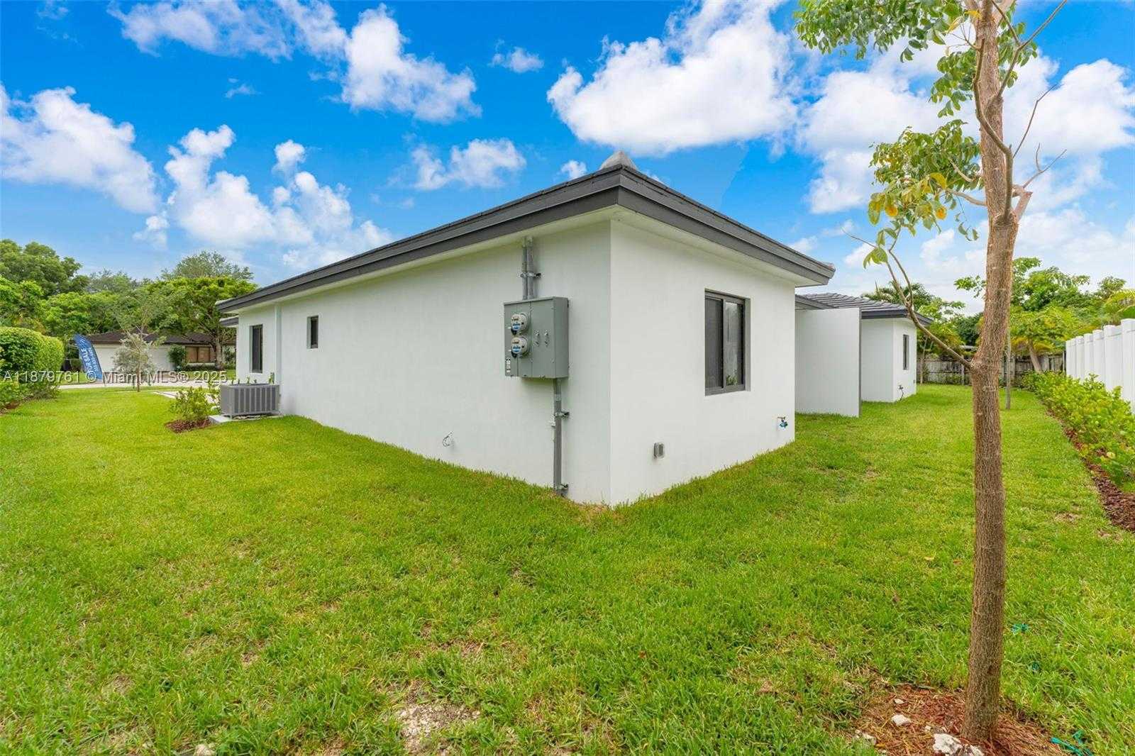Small Image of Miami Number 5