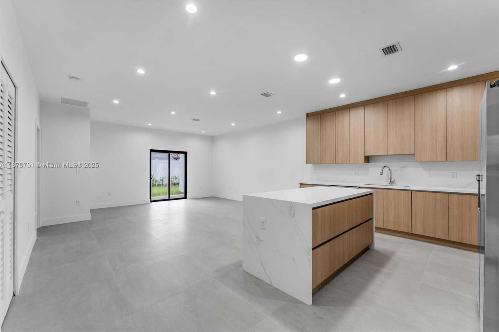 Small Image of Miami Number 50
