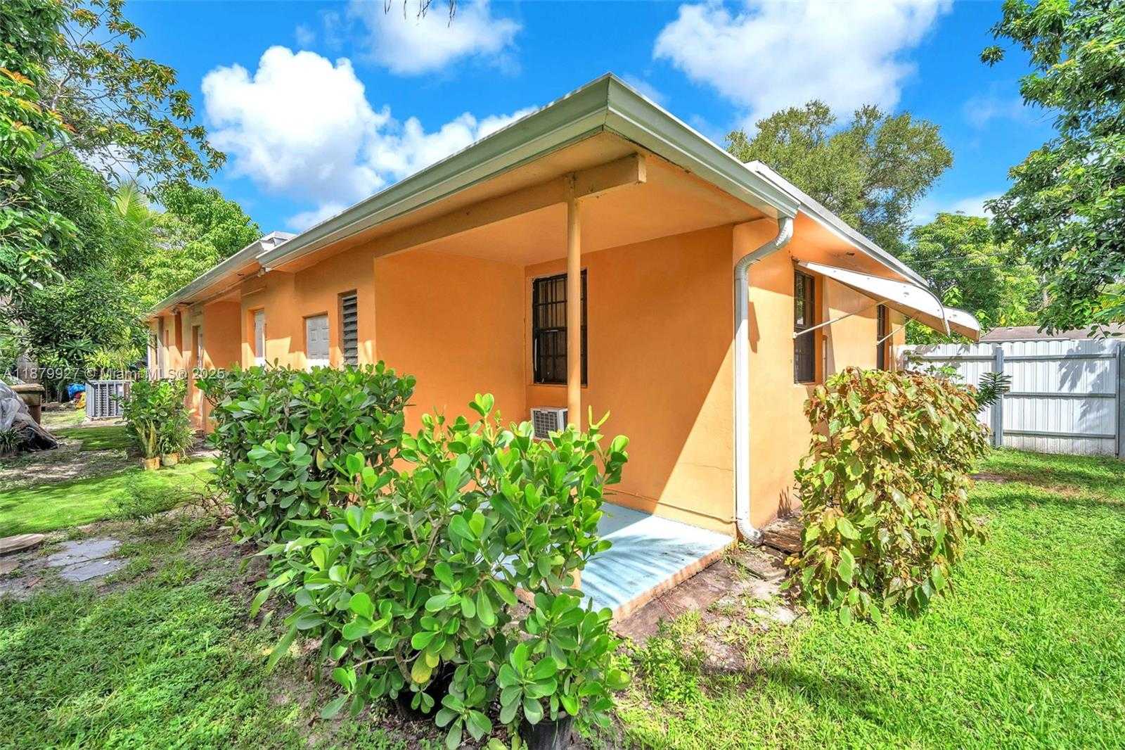 Small Image of 460 NORTH EAST 132ND ST, North Miami Number 2