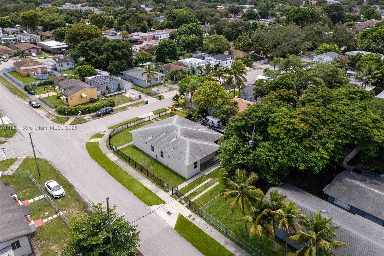 Small Image of Miami Number 15