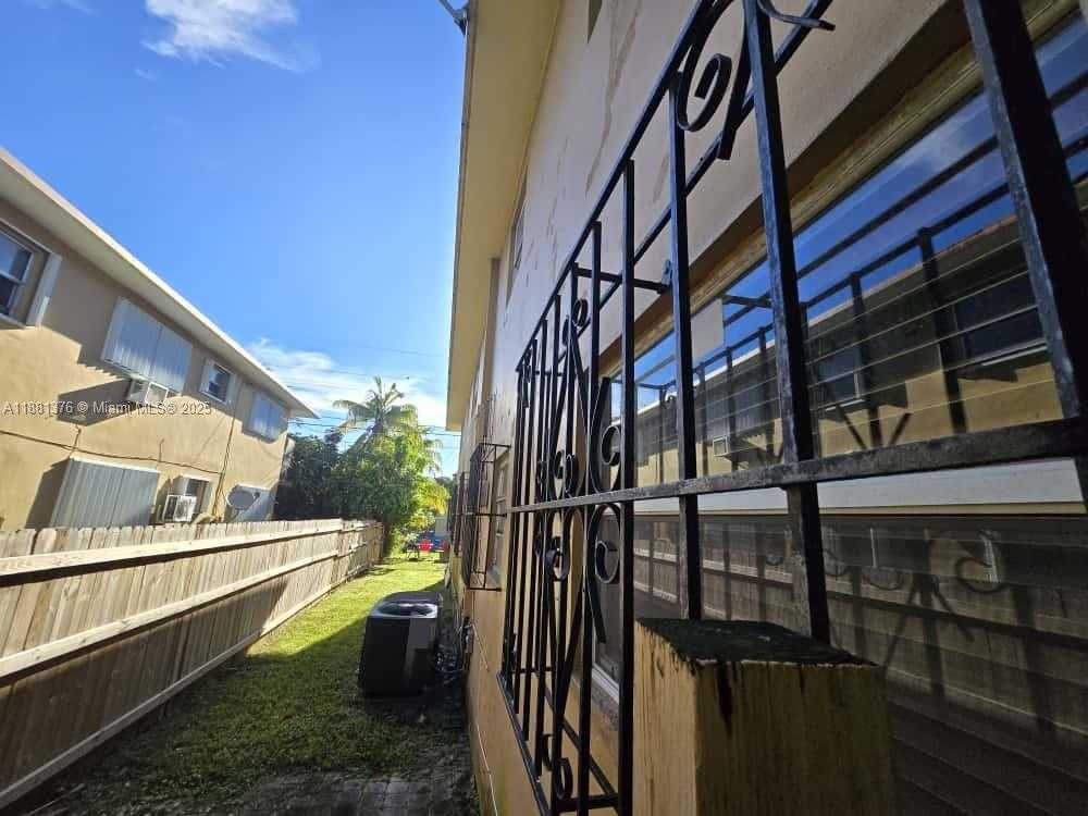 Small Image of 2835 NORTH WEST 22ND AVE #4, Miami Number 9