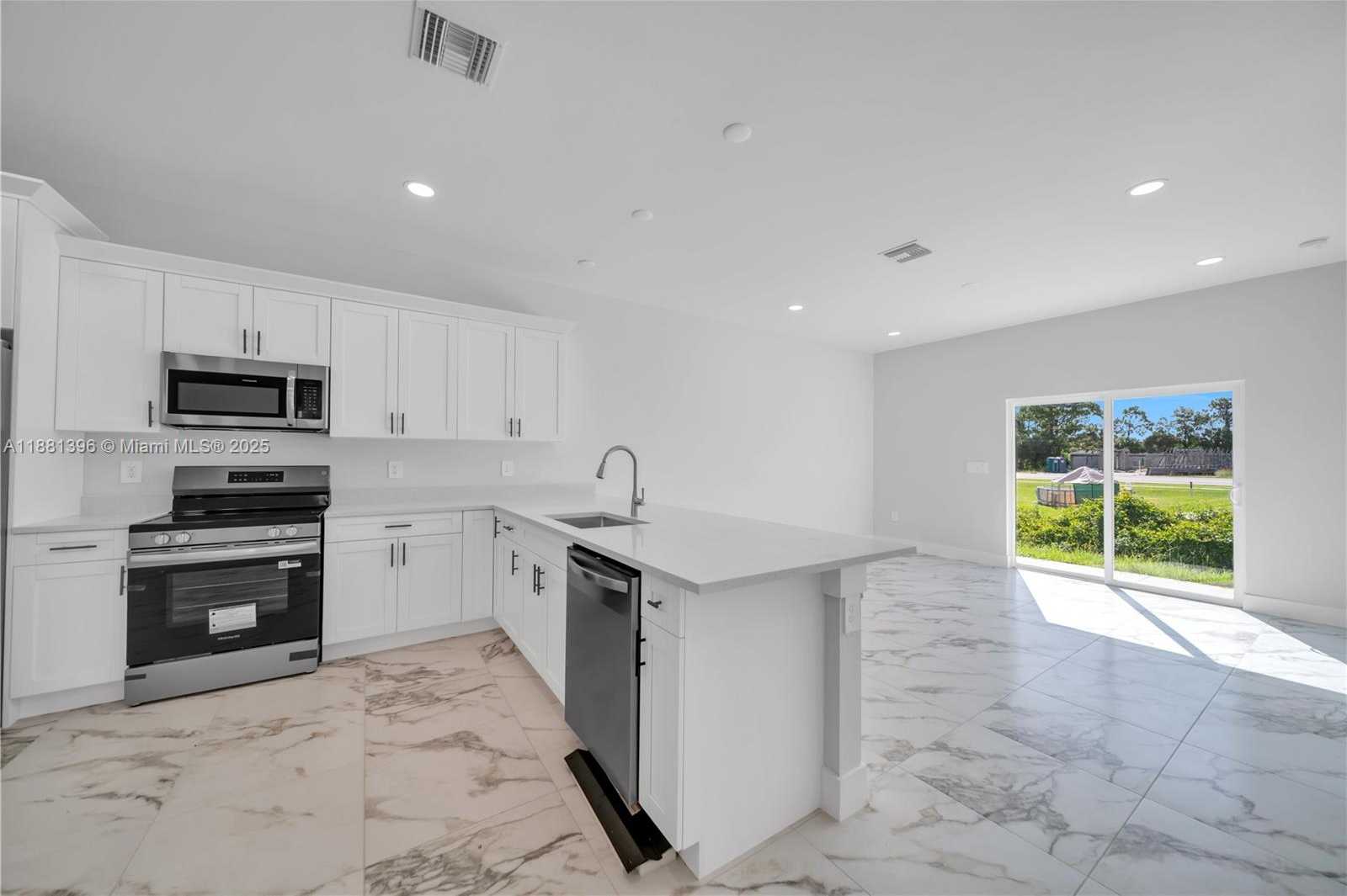 Small Image of 350 PULLMAN ST, Lehigh Acres Number 17
