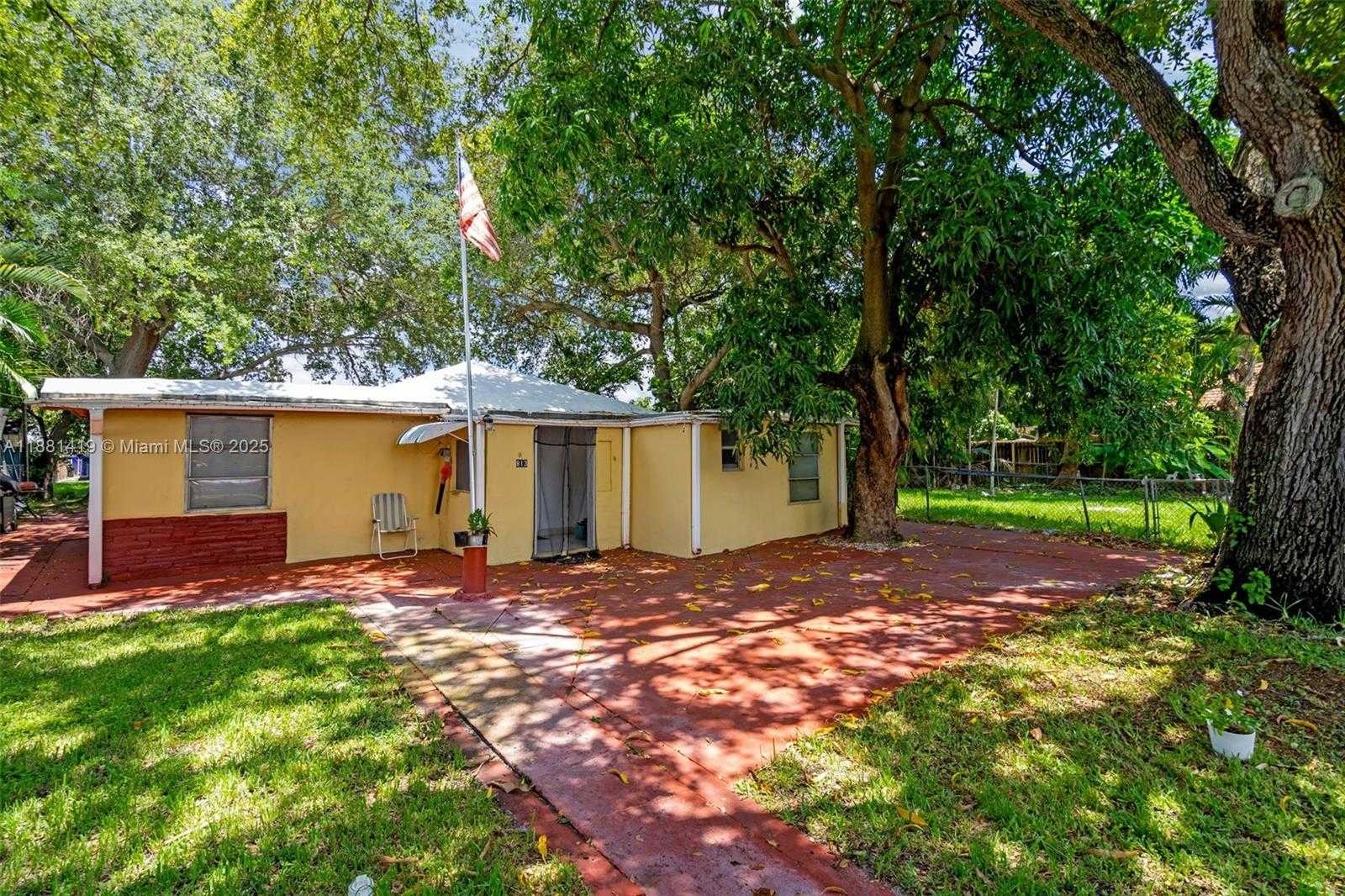 Small Image of 811 NORTH WEST 24TH CT, Miami Number 2