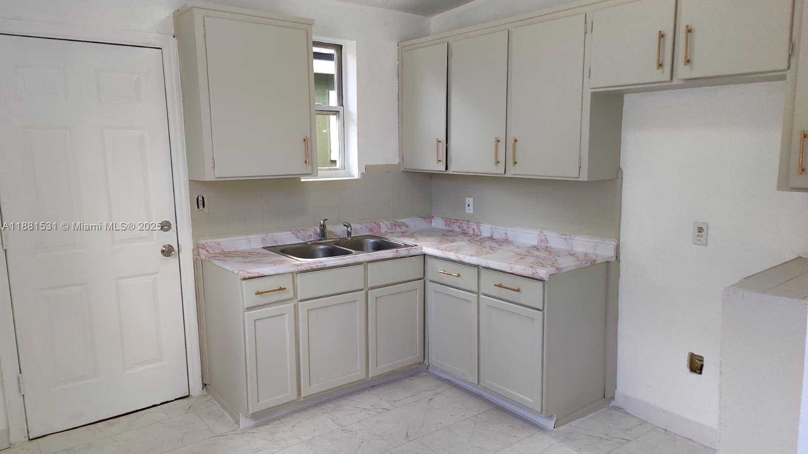 Small Image of 1630 BARNETT ST, Jacksonville Number 2