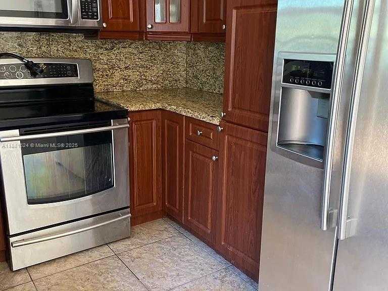 Small Image of 750 NORTH WEST 24 AVE, Miami Number 11