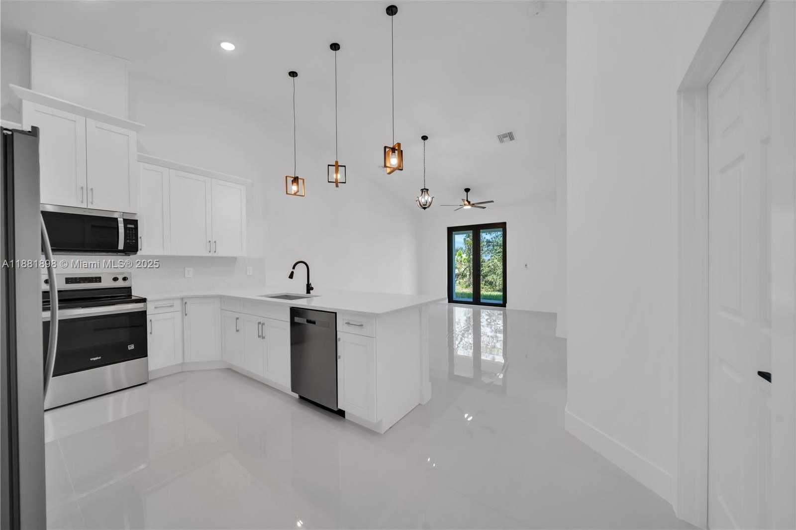 Small Image of 1110 EISENHOWER BLVD, Lehigh Acres Number 20