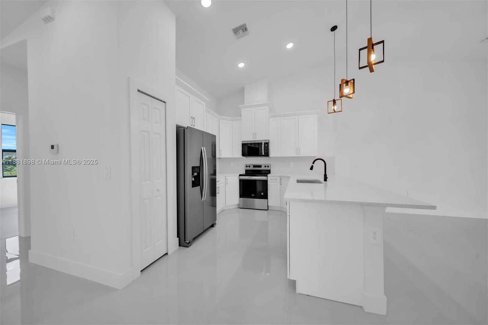Small Image of 1110 EISENHOWER BLVD, Lehigh Acres Number 21