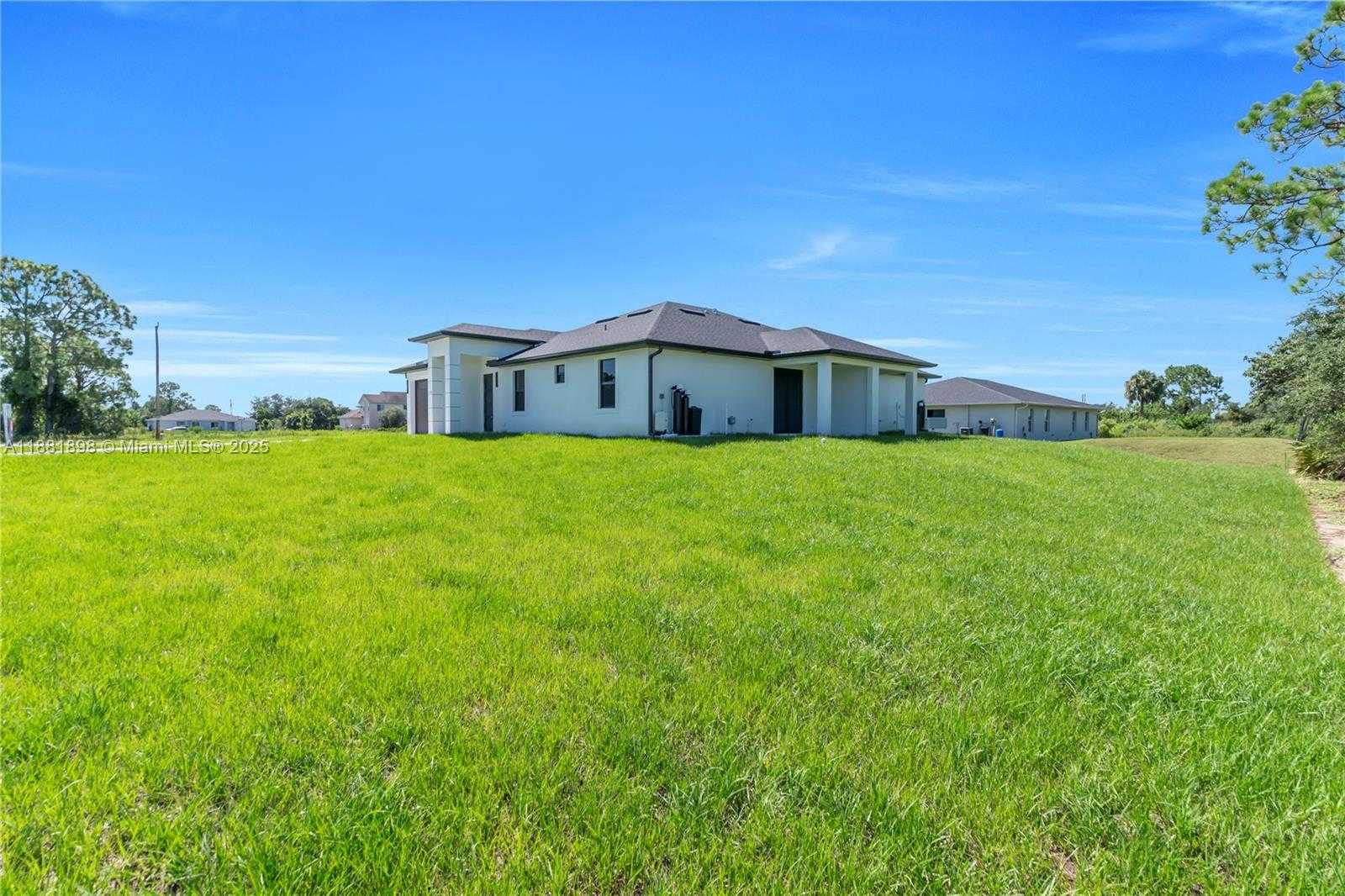 Small Image of 1110 EISENHOWER BLVD, Lehigh Acres Number 5