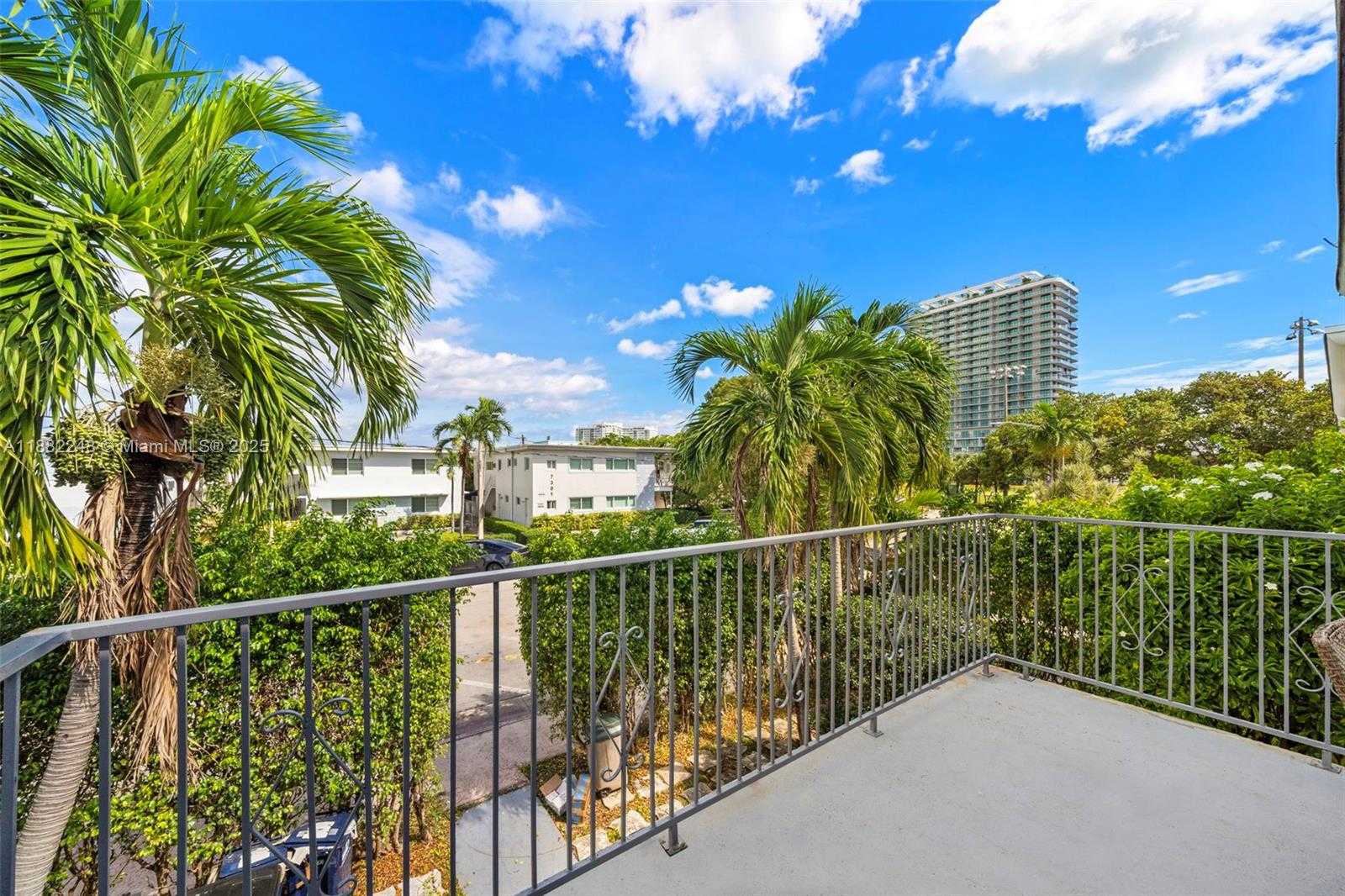 Small Image of 7320 CARLYLE AVE, Miami Beach Number 11