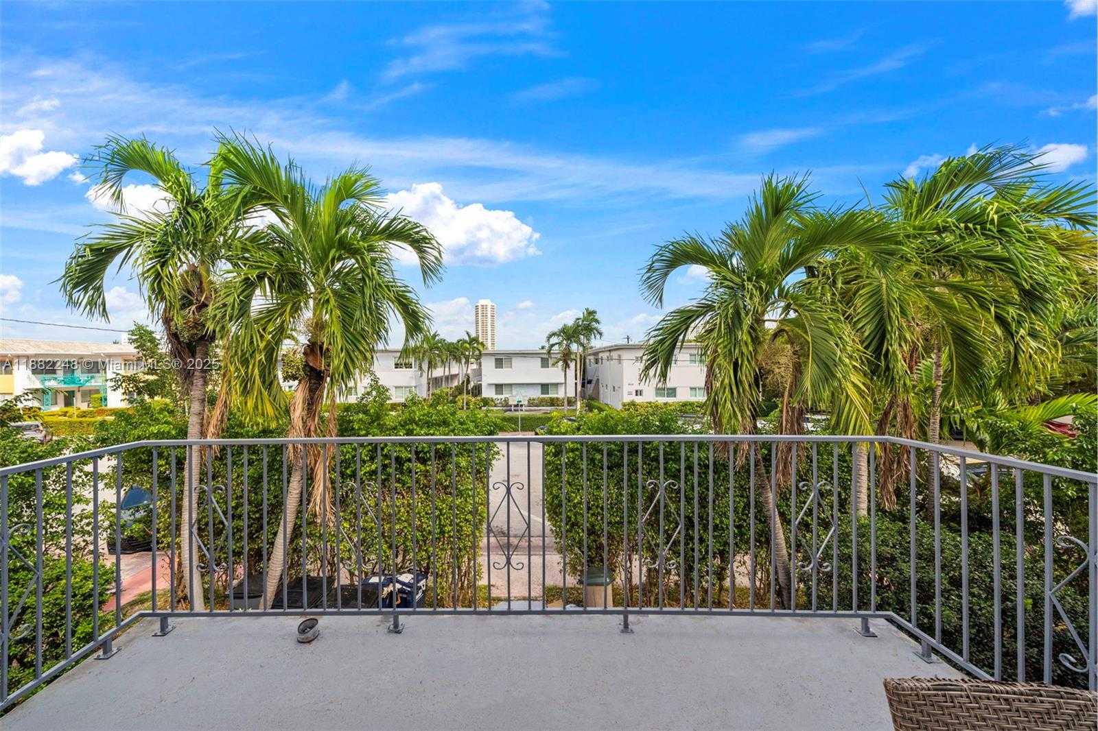 Small Image of 7320 CARLYLE AVE, Miami Beach Number 12