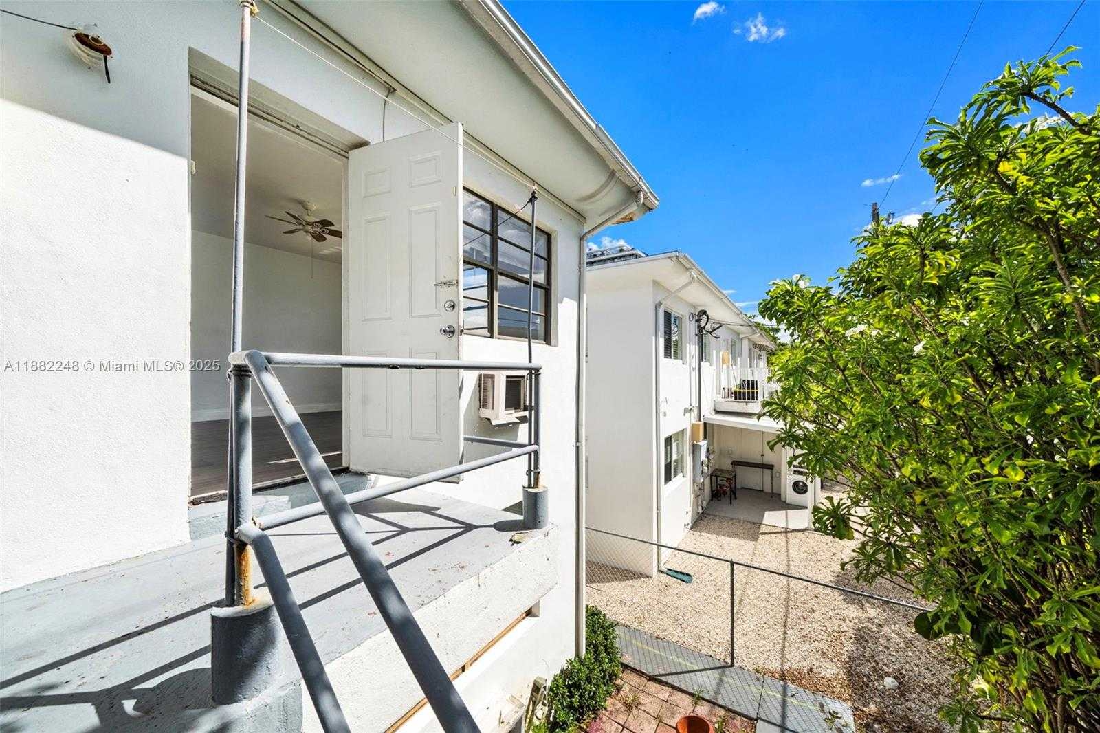 Small Image of 7320 CARLYLE AVE, Miami Beach Number 13