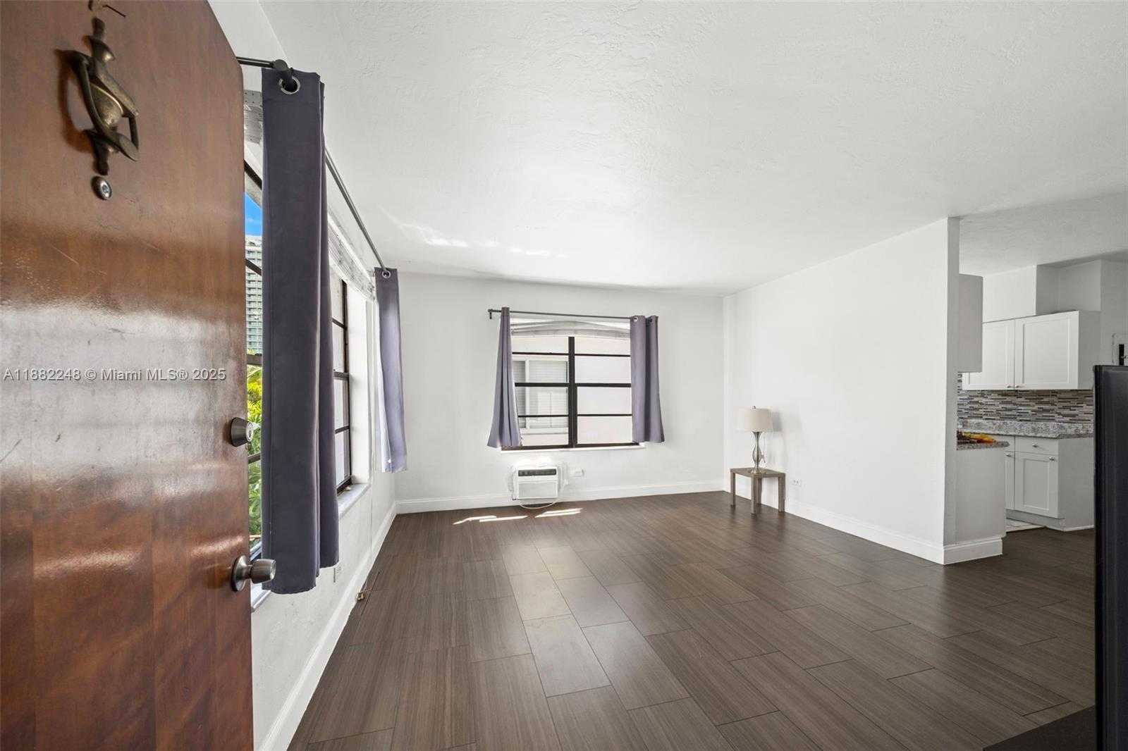 Small Image of 7320 CARLYLE AVE, Miami Beach Number 3