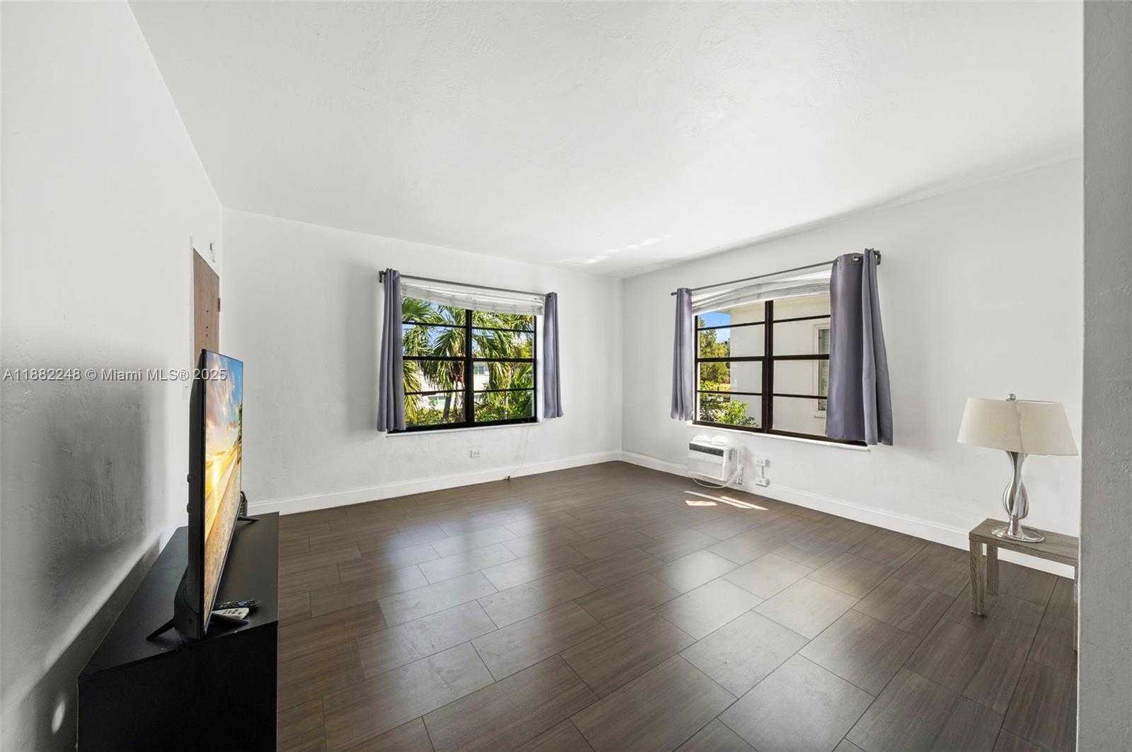 Small Image of 7320 CARLYLE AVE, Miami Beach Number 5