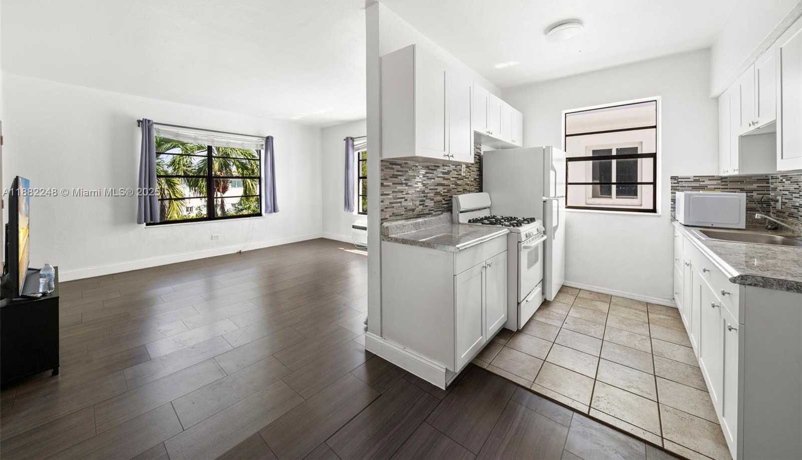 Small Image of 7320 CARLYLE AVE, Miami Beach Number 6