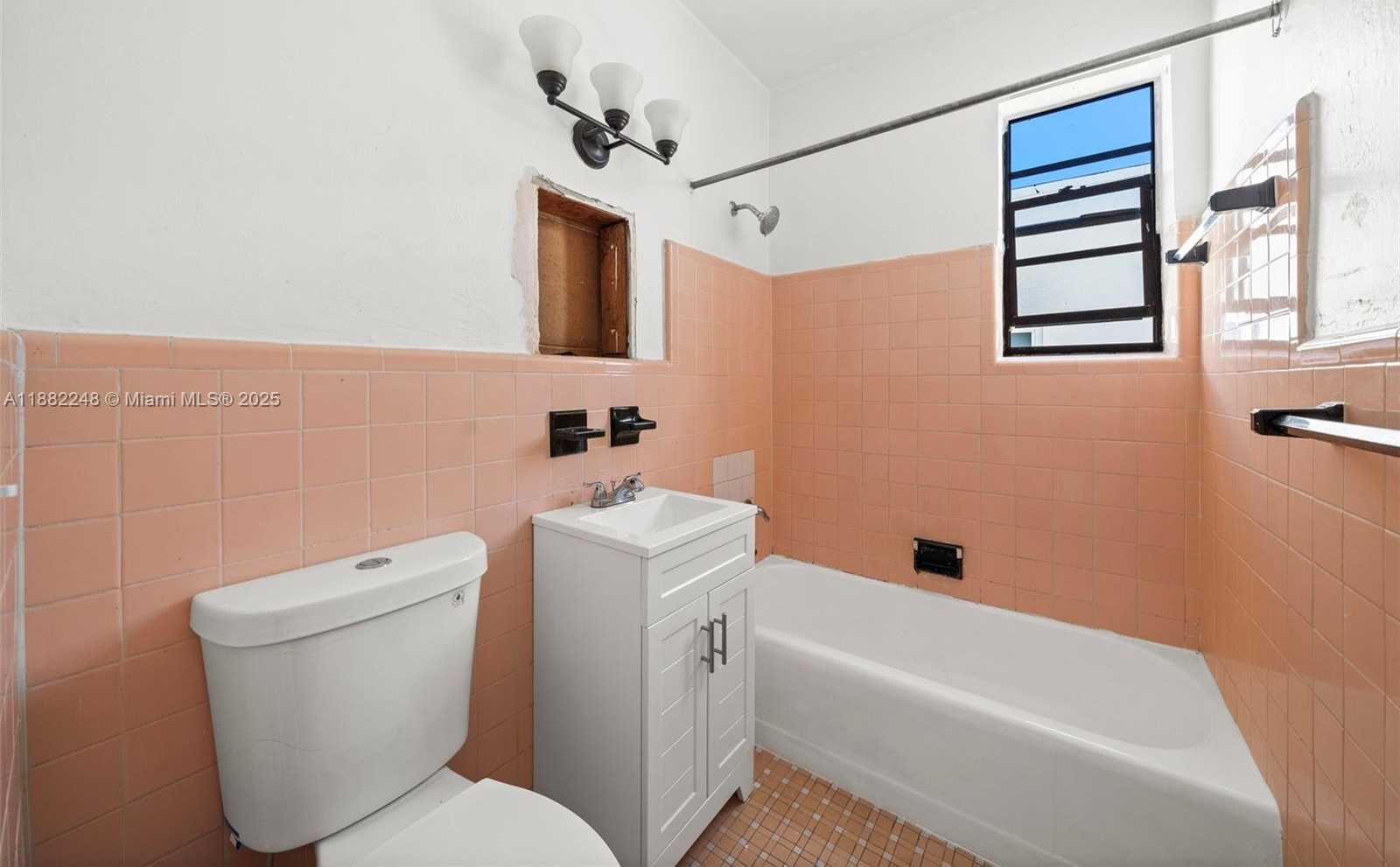 Small Image of 7320 CARLYLE AVE, Miami Beach Number 8