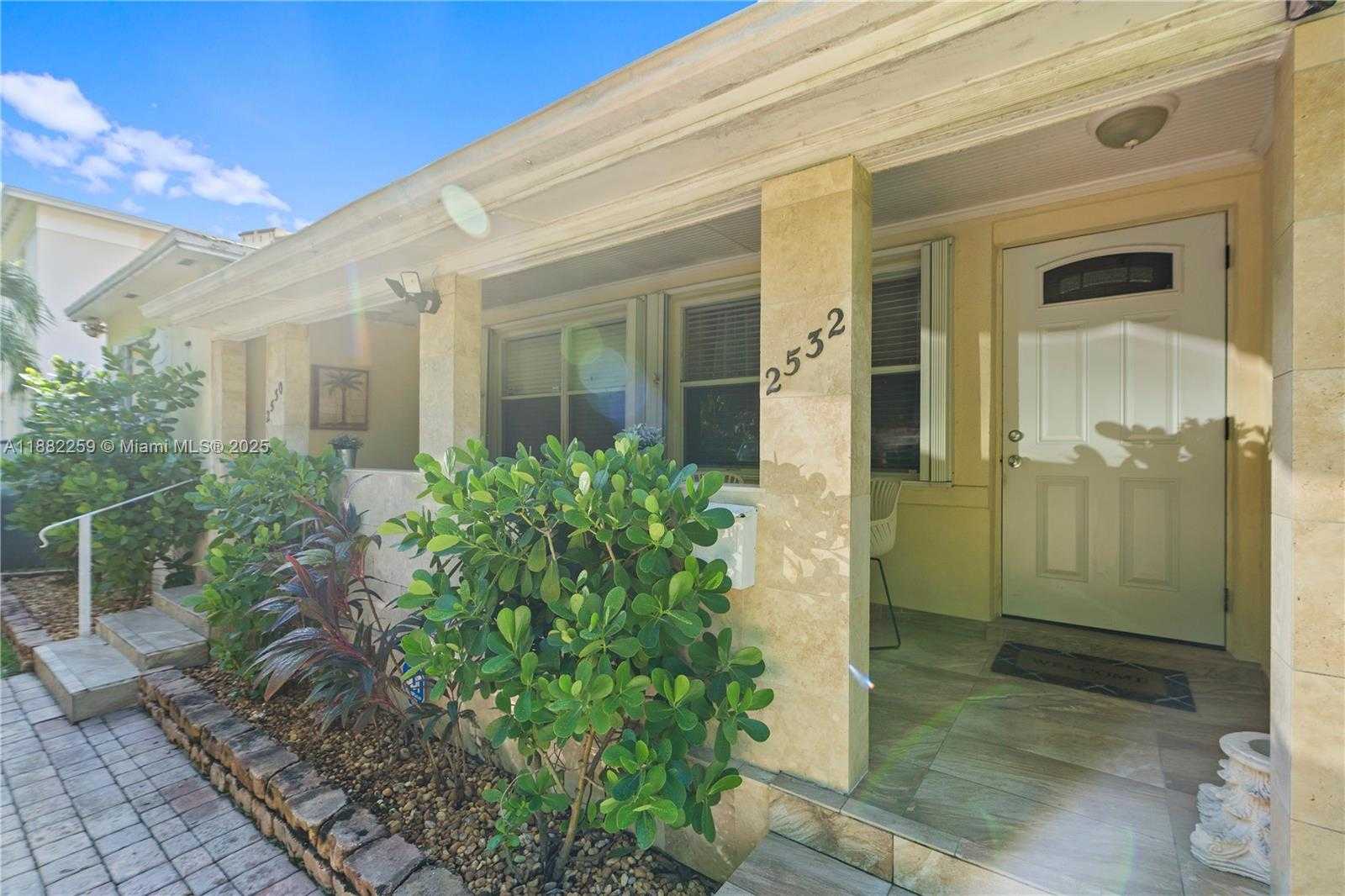 Small Image of 2530 SOUTH WEST 27TH ST #3, Miami Number 5