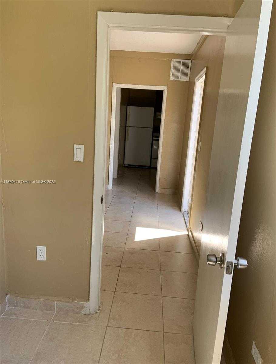 Small Image of 3041 NORTH WEST 10TH AVE, Miami Number 4