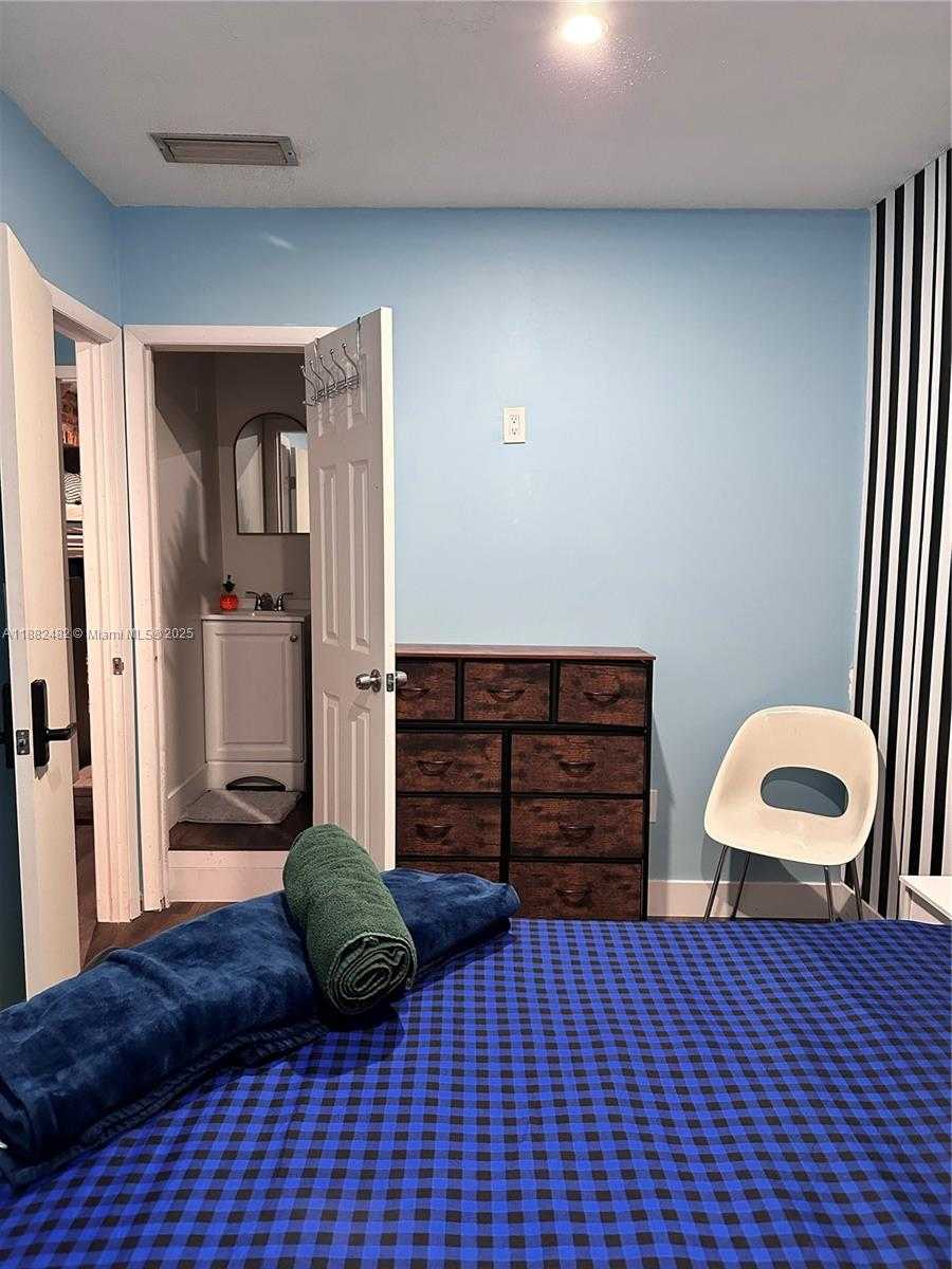Small Image of 2270 SOUTH WEST 46TH CT #2, Dania Beach Number 34