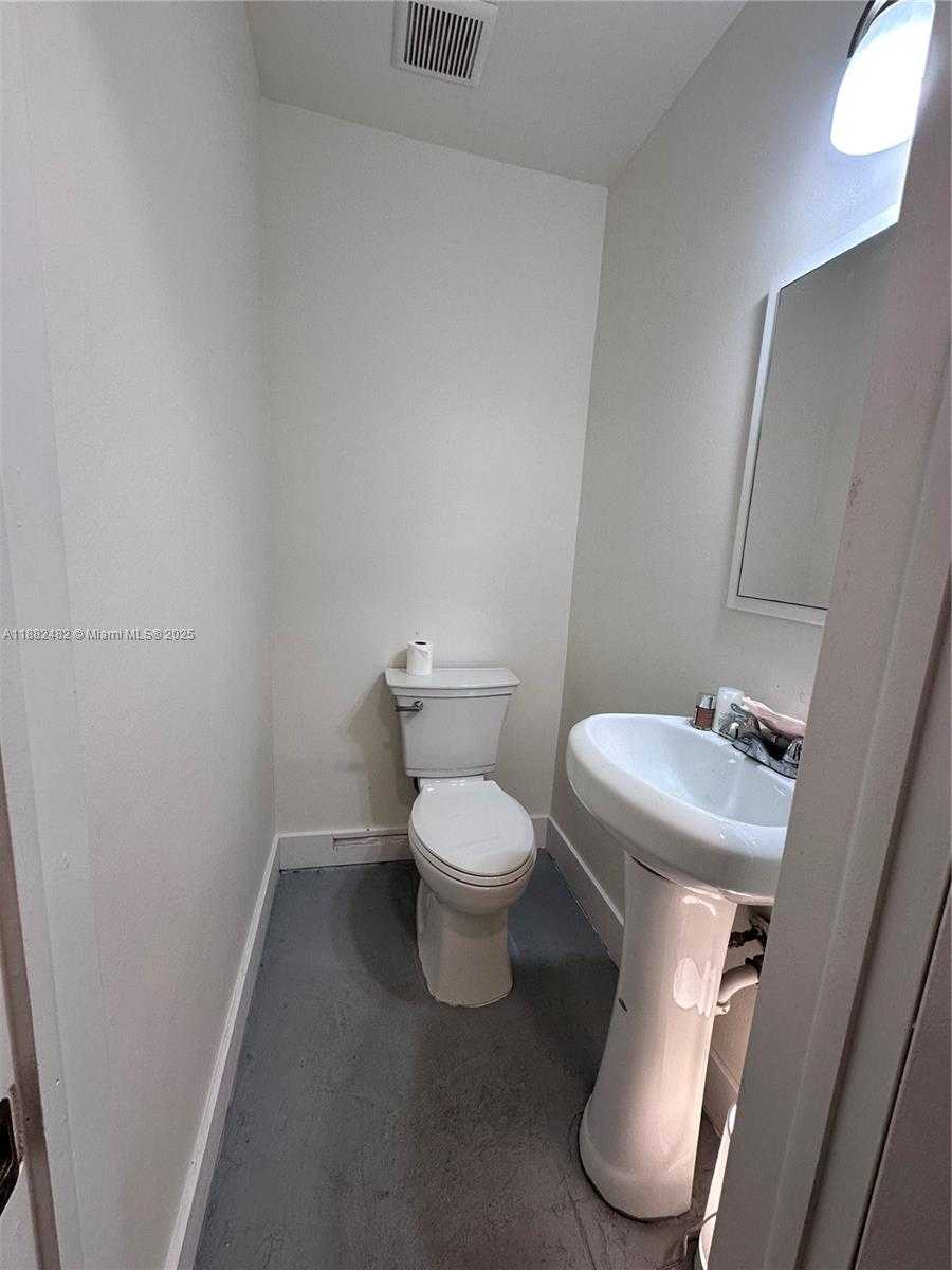 Small Image of 2270 SOUTH WEST 46TH CT #2, Dania Beach Number 37