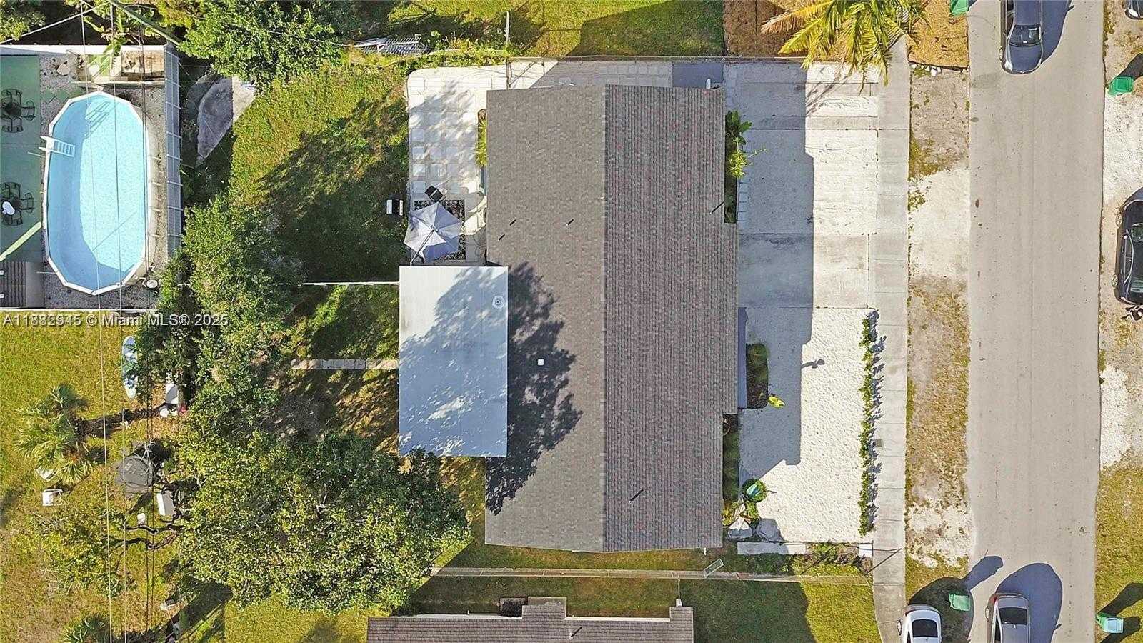 Small Image of 70 NORTH EAST 186TH TER, Miami Number 28