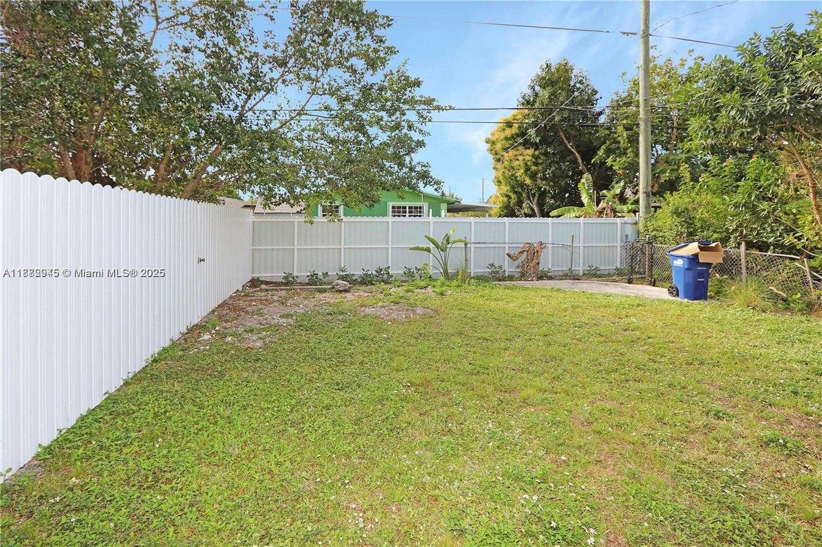 Small Image of 70 NORTH EAST 186TH TER, Miami Number 29