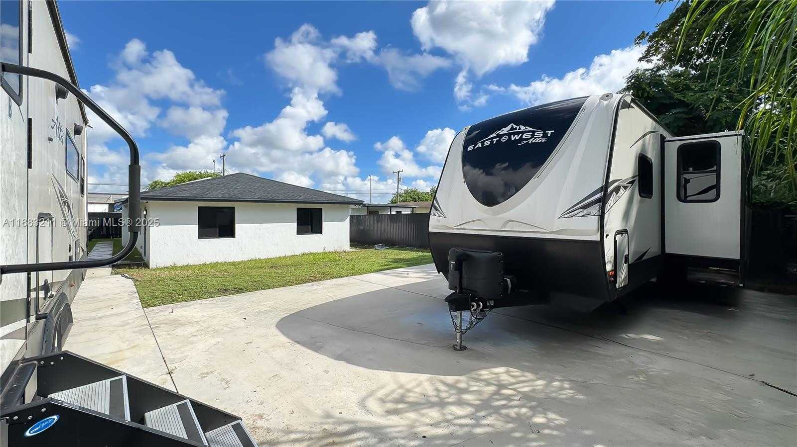 Small Image of 2490 NORTH WEST 44TH ST #2, Miami Number 6